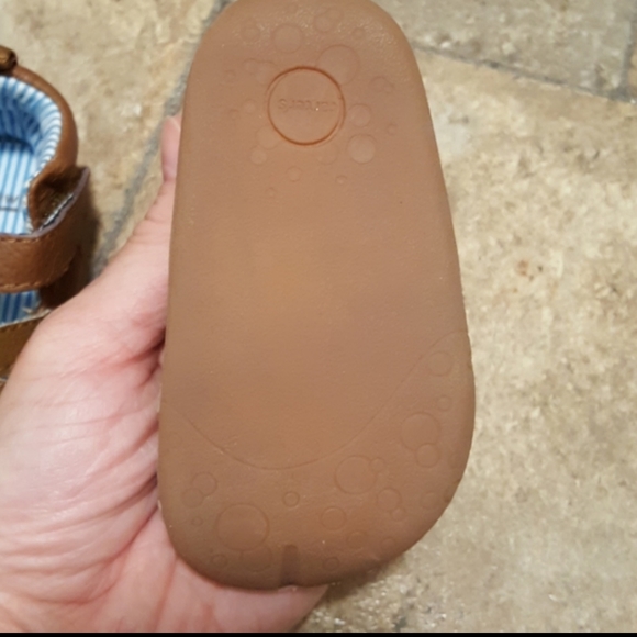 Two pairs baby shoes size 2 and 2W - Picture 6 of 8